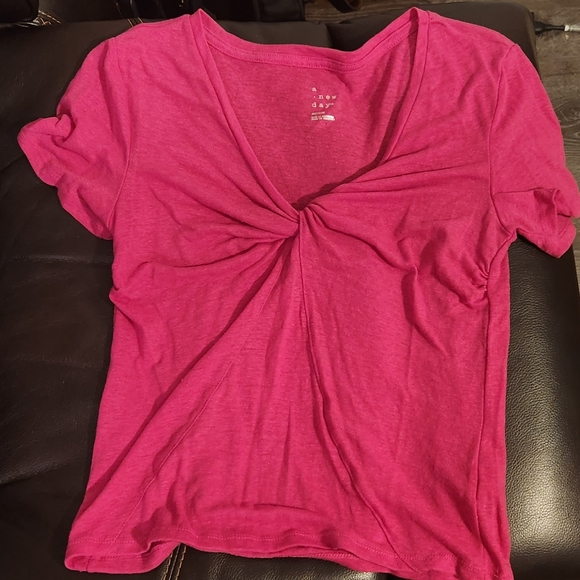 NWOT A New Day Shortsleeve V-neck Tee - Picture 4 of 5